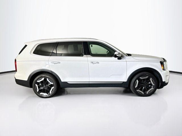 Certified 2023 Kia Telluride S w/ S Sunroof Package AWD/4WD image 4