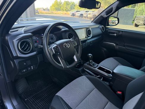 Used 2022 Toyota Tacoma TRD Sport w/ Technology Package AWD/4WD image 24