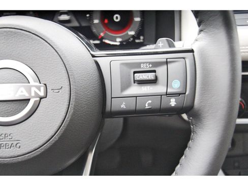 Used 2024 Nissan Rogue SL FWD image 16