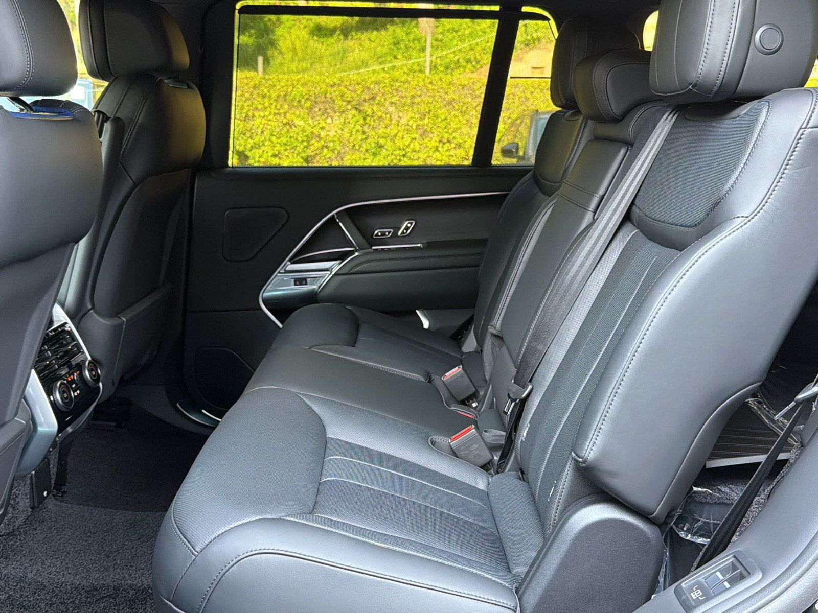 New 2026 Land Rover Range Rover Long Wheelbase SE AWD/4WD image 23