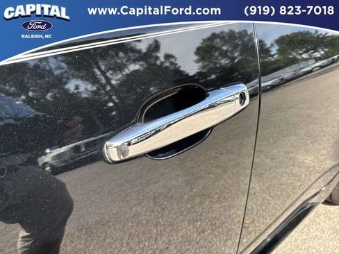 Used 2010 Cadillac CTS Premium image 13