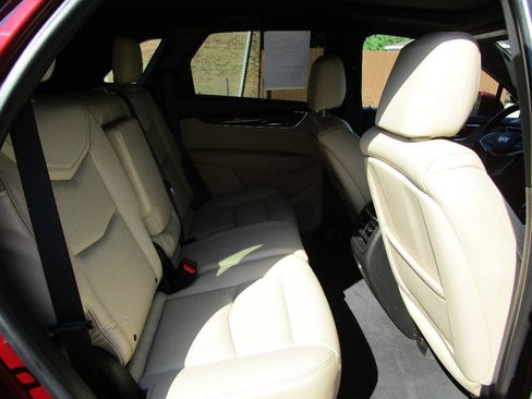 Used 2017 Cadillac XT5 Premium Luxury FWD image 19