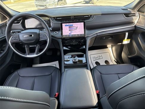 New 2025 Jeep Grand Cherokee L Limited w/ Trailer Tow Package image 29