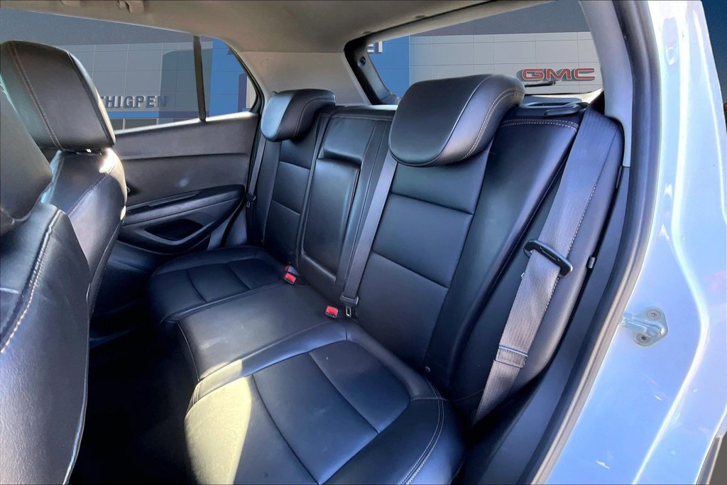 Used 2021 Chevrolet Trax LT w/ Premium Seat Package FWD image 24