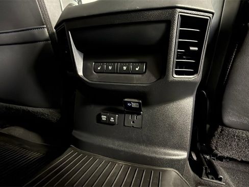 Used 2023 Toyota Tundra Platinum image 33