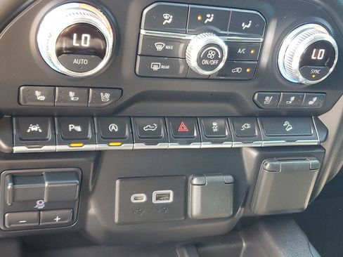 Used 2021 GMC Sierra 1500 Denali w/ Technology Package AWD/4WD image 24
