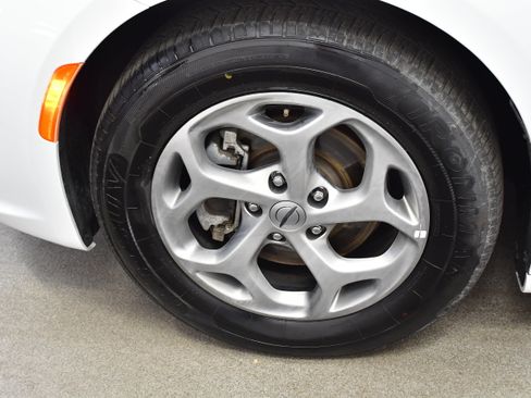 Used 2023 Chrysler Pacifica Limited FWD image 37