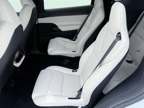 Used 2023 Tesla Model X AWD/4WD image 40