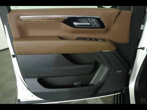 Used 2025 Chevrolet Tahoe High Country w/ LPO, Illumination Package image 27