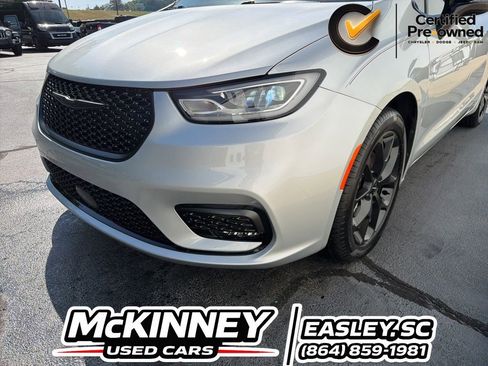 Certified 2023 Chrysler Pacifica Limited w/ S Appearance Package FWD image 13