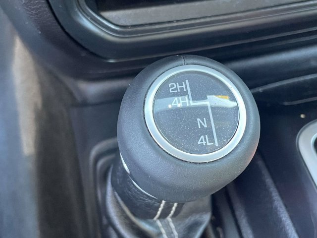 Used 2018 Jeep Wrangler Unlimited Sahara AWD/4WD image 29