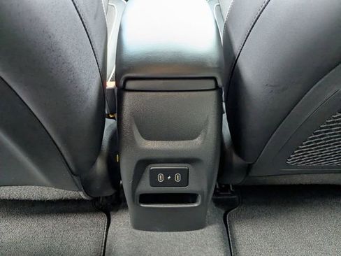 Used 2025 Hyundai Venue Limited FWD image 29
