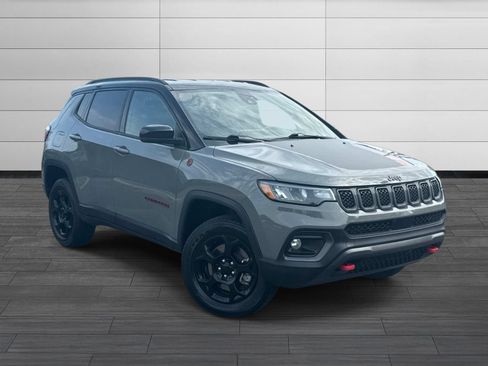 Used 2024 Jeep Compass Trailhawk AWD/4WD image 2