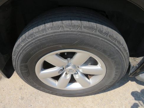 Used 2015 Nissan Armada SV image 22