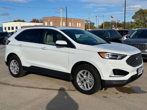 Used 2024 Ford Edge SEL w/ Class II Trailer Tow Package image 8