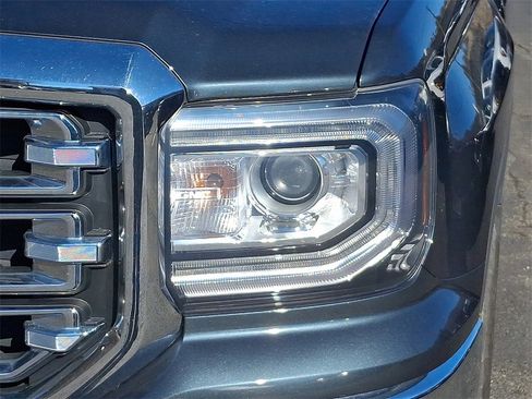 Used 2018 GMC Sierra 1500 SLT image 9