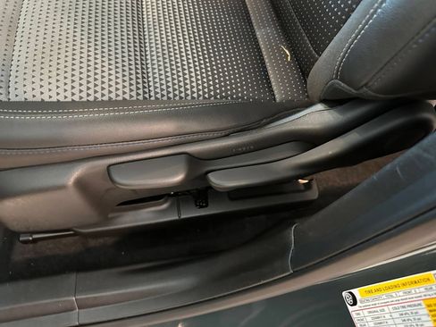 Used 2025 Chevrolet Trax LT FWD image 22