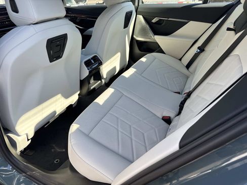 New 2026 BMW i5 eDrive40 w/ Premium Package image 13