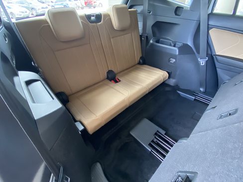 Certified 2023 Volkswagen Tiguan SE R-Line FWD image 40