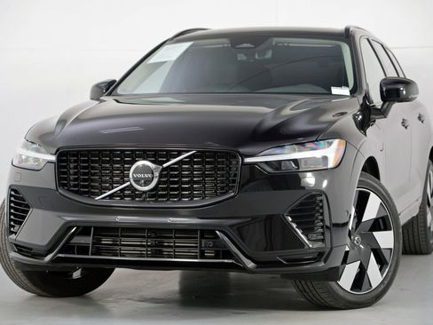 Used 2025 Volvo XC60 T8 Plus w/ Climate Package PRO image 3