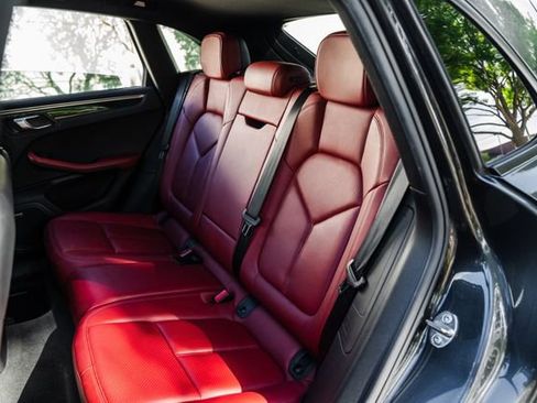 Used 2018 Porsche Macan image 70