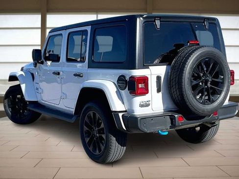 Used 2022 Jeep Wrangler Unlimited Sahara w/ Cold Weather Group image 13