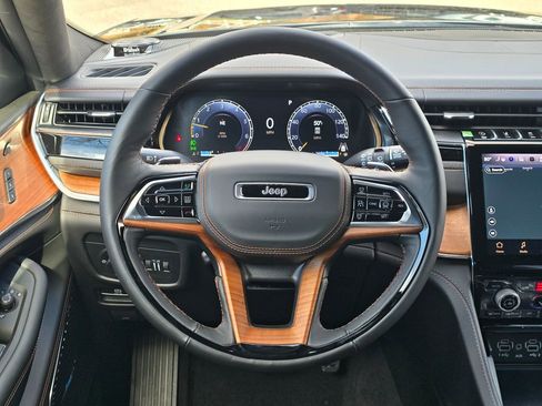 New 2025 Jeep Grand Cherokee Summit image 6
