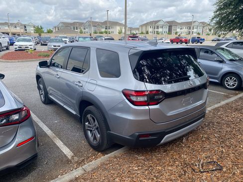 Used 2025 Honda Pilot EX-L image 10