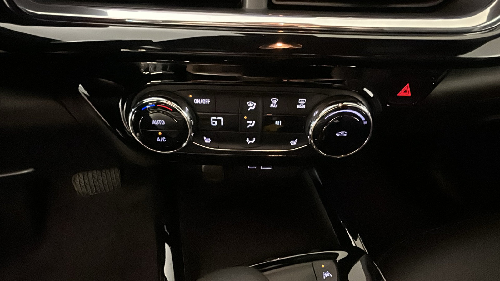 Used 2025 Chevrolet Trax RS w/ Driver Confidence Package FWD image 27