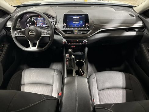 Used 2024 Nissan Altima 2.5 SV FWD image 10