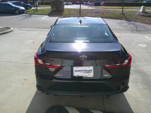 Used 2025 Toyota Camry SE image 14