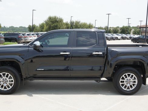 Used 2024 Toyota Tacoma Limited w/ Limited Package (LT) AWD/4WD image 5