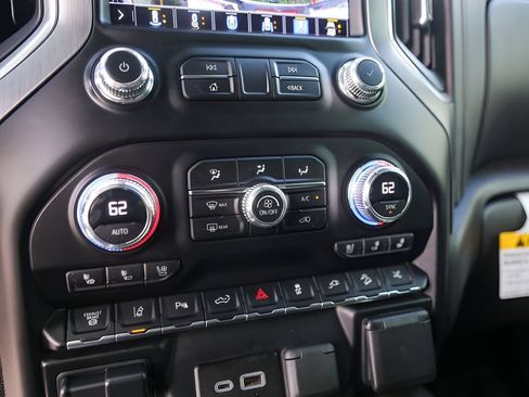 Used 2023 GMC Sierra 2500 Denali w/ Denali Ultimate Package AWD/4WD image 21