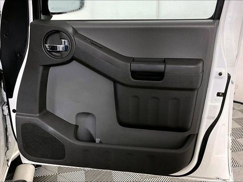 Used 2015 Nissan Xterra S image 24