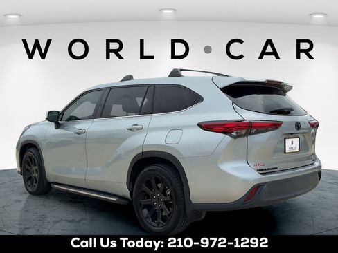 Used 2022 Toyota Highlander LE FWD image 9
