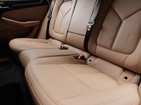 Certified 2026 Porsche Macan AWD/4WD image 23