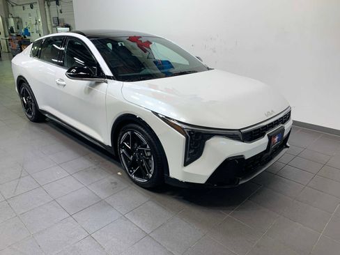 New 2025 Kia K4 GT-Line image 2