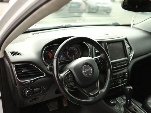 Used 2019 Jeep Cherokee Trailhawk image 18