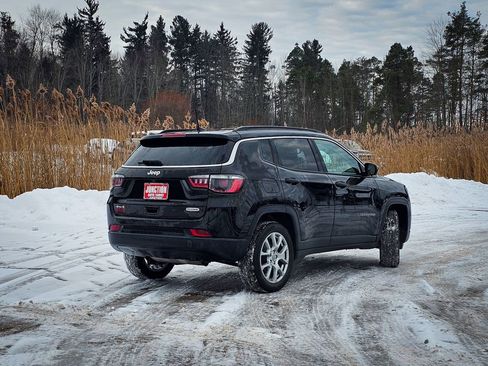 Used 2022 Jeep Compass Latitude image 4