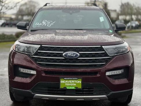 Used 2022 Ford Explorer XLT w/ Equipment Group 202A image 8