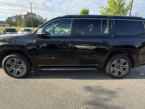 Used 2025 Jeep Wagoneer 4WD w/ Convenience Group I image 11