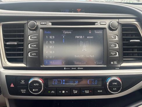 Used 2019 Toyota Highlander XLE AWD/4WD image 20
