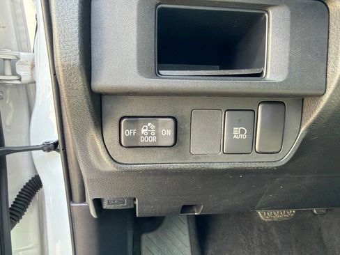 Used 2018 Toyota Tacoma SR w/ SR Convenience Package AWD/4WD image 19