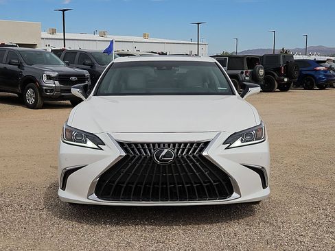 Used 2025 Lexus ES 300h w/ Premium Package FWD image 2