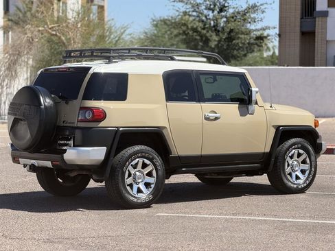 Used 2014 Toyota FJ Cruiser 4WD w/ Upgrade Package image 5