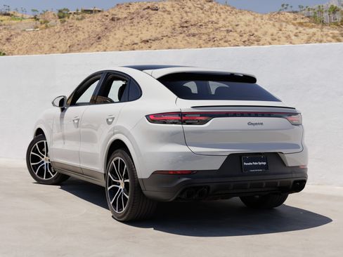 Certified 2023 Porsche Cayenne Platinum Edition AWD/4WD image 3