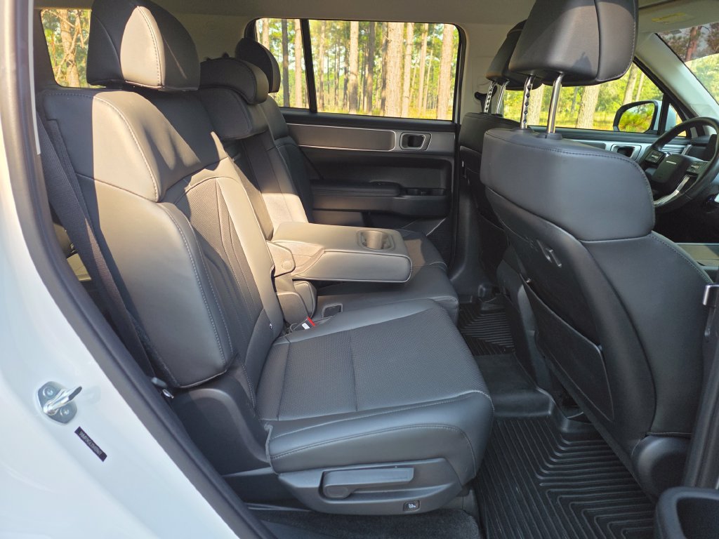Used 2025 Hyundai Santa Fe SEL FWD image 19