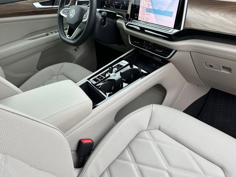 New 2026 Volkswagen Atlas SE image 16