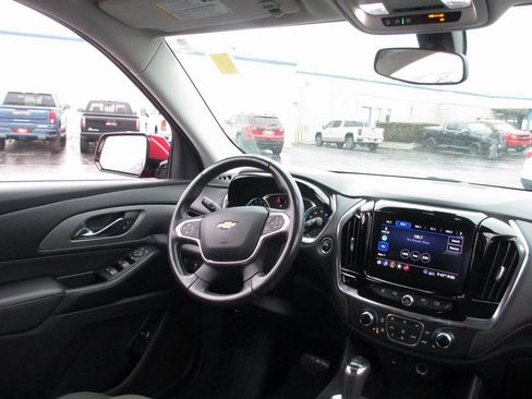 Used 2020 Chevrolet Traverse LT image 23