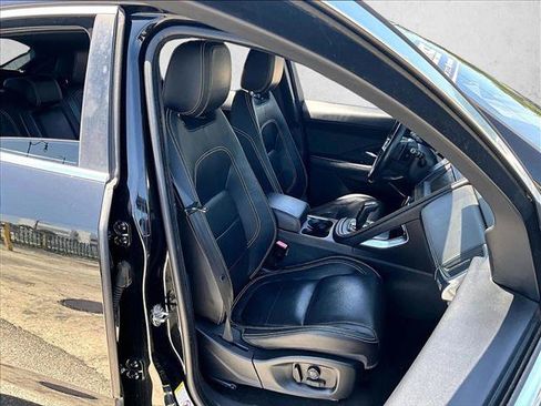 Used 2018 Jaguar E-PACE R-Dynamic SE AWD/4WD image 9